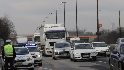 Натоварен трафик в последния от поредицата почивни дни