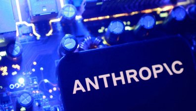 Anthropic блокира акаунти заради риск от разработване на биологични оръжия с AI