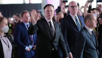 Какво направи Мъск? Обяви, че Twitter губи милиарди и може да фалира