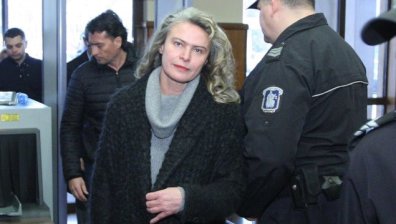 Жената до Васил Божков - Елена Динева - излиза от ареста