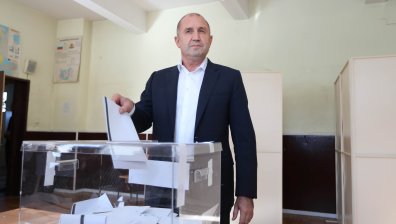 Президентът Румен Радев упражни правото си на глас
