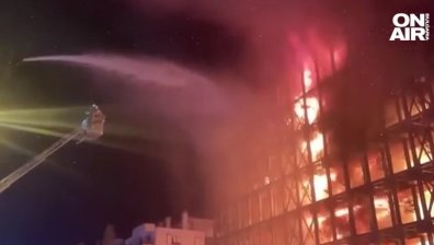 Огромен пожар в комплекс в Измир, хора скачаха от прозорците (+ВИДЕО)