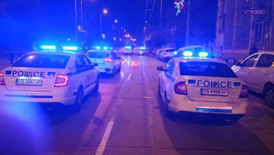 Екшън в Стара Загора - патрулки гониха шофьор беглец, петима го вадиха от колата (+ВИДЕО)