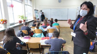 Най-малките ученици се завърнаха в клас