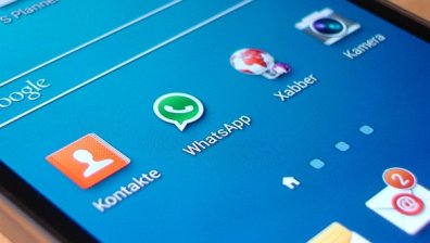 WhatsApp залага на QR код и на анимирани стикери