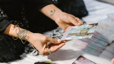 Ретрограден Плутон - предизвикателства и връщане към миналото