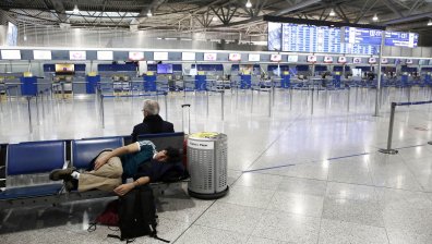 Хаос на летище "Елефтериос Венизелиос" в Атина заради липса на кадри