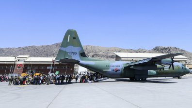 Напрежението ескалира: Сериозна заплаха от терористична атака на летището в Кабул