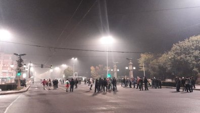 Ден 109: Протестиращите готвят акция с тикви за Хелоуин