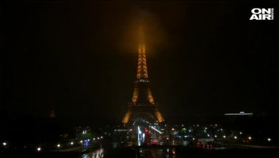 Айфеловата кула замръкна в памет на жертвите от Вегас