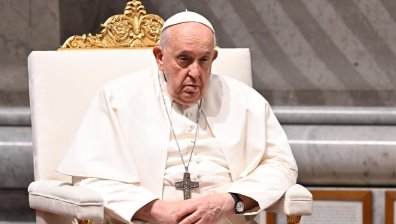 Гей скандал разтресе Ватикана - свещеници си организирали оргии, канели и шефа си