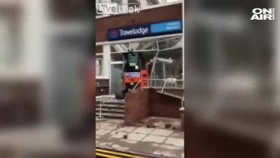 Ядосан строител разруши чисто нов хотел в Ливърпул