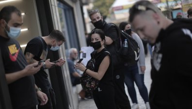Гръцки лекари мамят антиваксъри: Уж вода им бият, а прилагат истинска ваксина