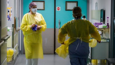 Майка на бебе, починало от Ковид-19, съветва родителите