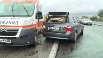 6 души пострадаха при две катастрофи край Ихтиман