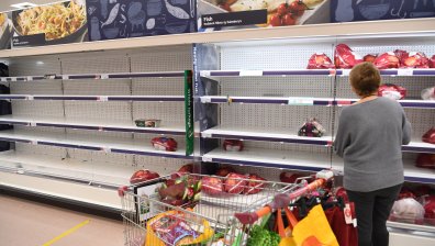 Великобритания призова гражданите си да се запасят с консерви и вода