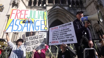 Джулиан Асанж получи право да обжалва екстрадицията си в САЩ