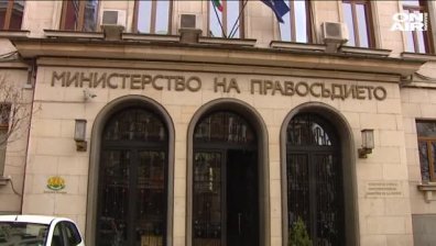 Илияна Йотова се разграничи от спорните промени за уседналост