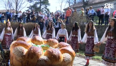 Момите тръгват на обиколка - Лазаровден е!