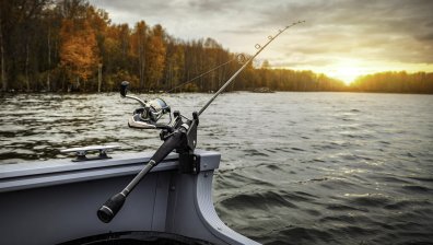 Нито следа от изчезналите рибари край Бургас, издирването им продължава