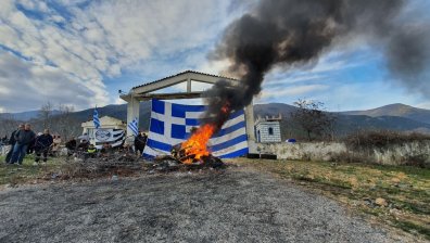 Протести заляха Северна Гърция заради настаняването на мигранти в лагери