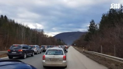 Километрично задръстване на "Хемус" преди "Витиня"