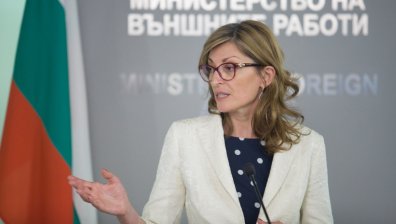 Захариева: Българите във Великобритания да си извадят паспорти