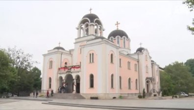 Осветиха първата нова катедрала от близо век насам