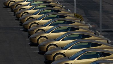 Китай изтегли близо 3 млн. Tesla автомобили заради скрити дръжки на вратите