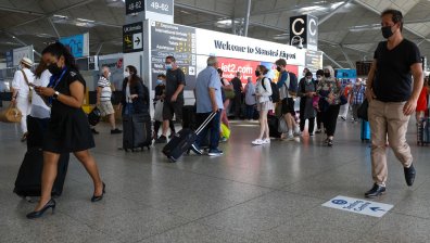 Англия ще премахне карантината за напълно ваксинираните от ЕС и САЩ
