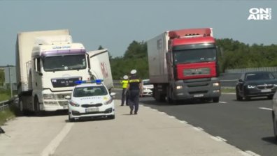 Кошмарът продължава: Камион и микробус катастрофираха на АМ "Тракия"
