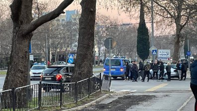 Моторист катастрофира в кола и загина на кръстовище в Сливен