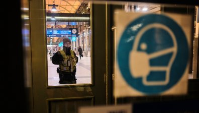 Полша отчете рекорден брой новозаразени, големите ученици отново онлайн