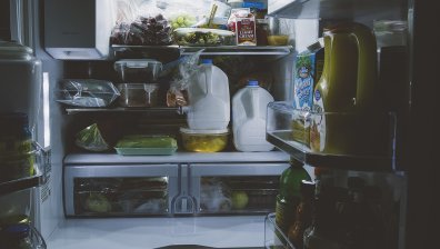 Не дръжте млякото на вратата на хладилника, ако не искате да го атакуват бактерии