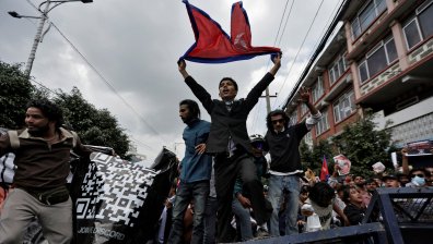 Непал вдигна забраната за социални мрежи, след като 19 души загинаха при протест