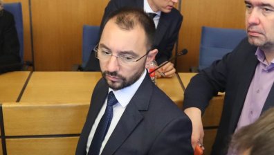 Хекимян за временния председател на СОС: ПП-ДБ-СС все още са се запънали като магаре на лед