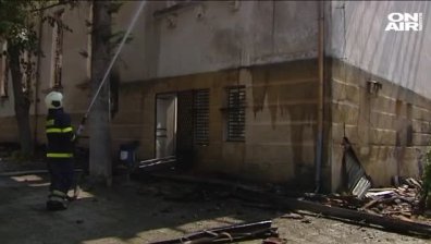 Изгоря читалището в с. Катрище, стотици книги изгоряха 