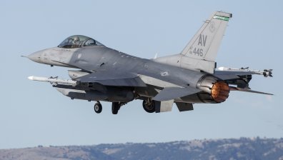Втори български пилот завърши основния курс за F-16 в САЩ