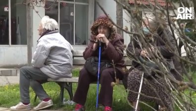 Десетки възрастни на студено заради хакерската атака: Кажете на премиера да чака