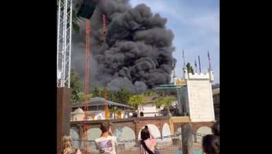 Голям пожар в увеселителен парк в Германия, пожарникари пострадаха при гасенето (+ВИДЕО)