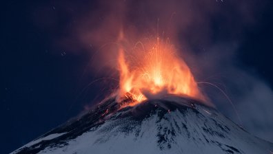 Извънредно положение в Гриндавик след изригването на вулкана, населението е евакуирано