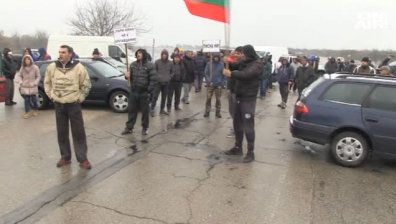 Протест блокира пътя Русе &ndash; Кубрат: Хората искат ремонт на пътната артерия
