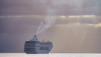 The World: Луксозният плавателен дом, който обикаля планетата