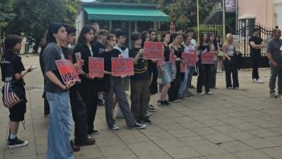 Бдение в памет на Ивана в Благоевград, баща ѝ е категоричен: "Кръв за кръв"