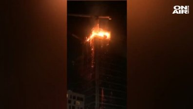Пожар изпепели новостроящ се небостъргач във Варшава
