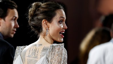 Майка за пример: Джоли стана пилот заради сина си