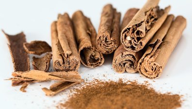 Канела в капучиното и кимион в храната - кои са полезните детокс подправки?