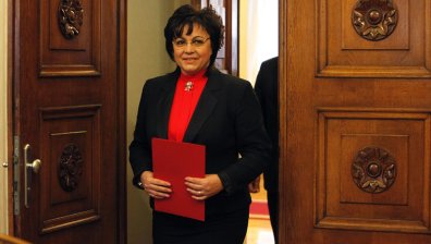 Корнелия Нинова се включи в полемиката за уволнението на Гарелов