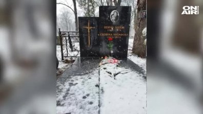 Възстановиха откраднатия кръст от гроба на Стоянка Мутафова