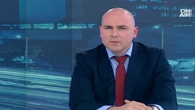 България не трябва да повтаря грешките на Македония, съветва политолог